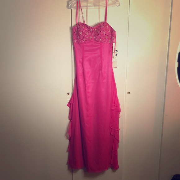 Pretty Pink Formal Gown Prom Dress - Picture 2 of 6